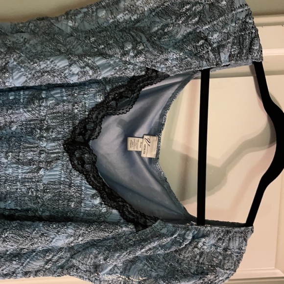 Blouse - Picture 2 of 4